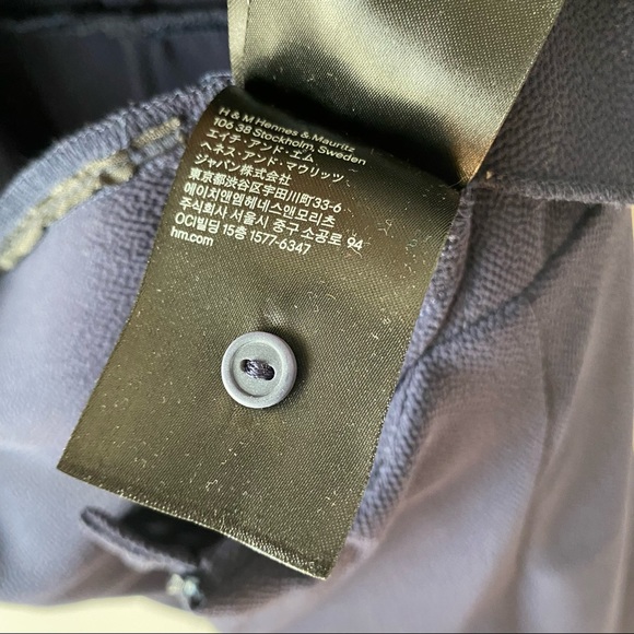 H&M women’s Deep V bow strap detail navy blue open back shorts Romper - size 6 - Picture 16 of 16